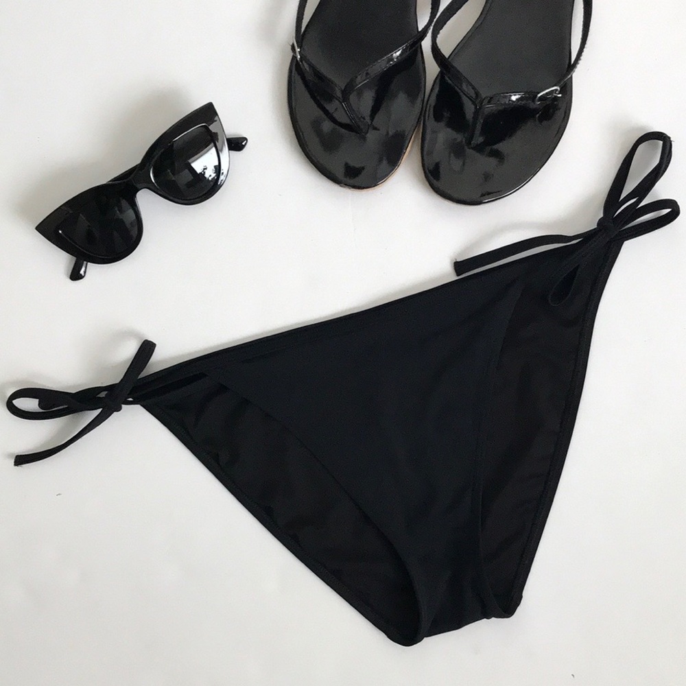 Victoria’s Secret Black String Bikini Bottom Med
